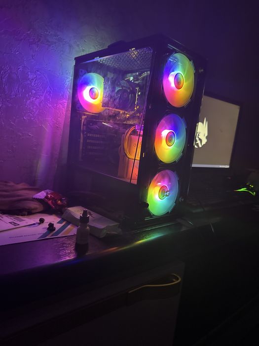 Продам корпус с 4 кулерами