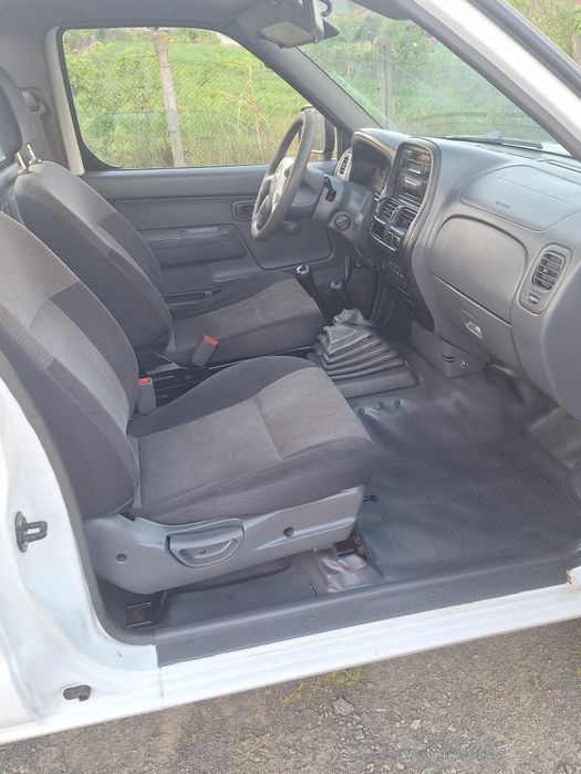 Nissan navara 2.5 diesel 4x4 mic mare bena lunga an 2005