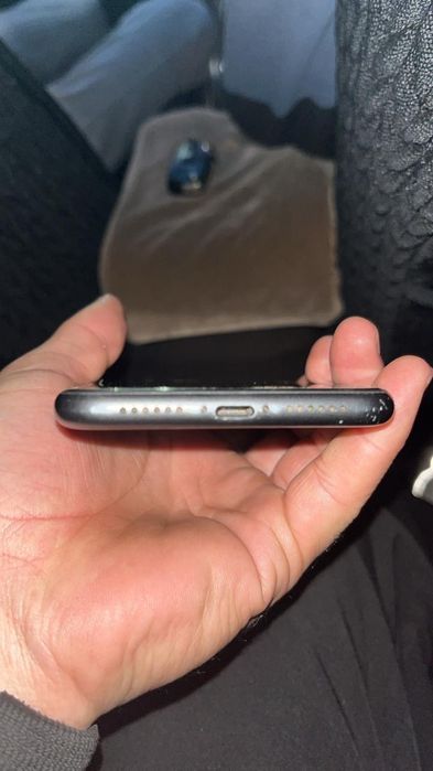 Айфон 11 продам срочно