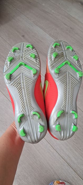 Футболни бутонки