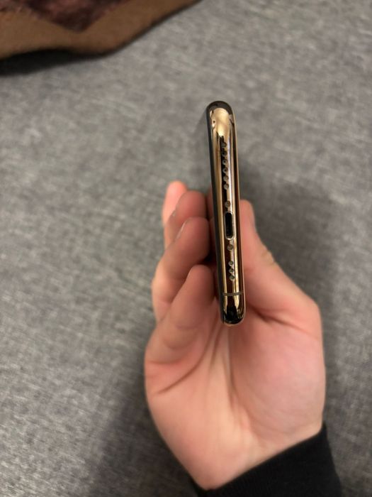 Vând iPhone 11 pro Gold