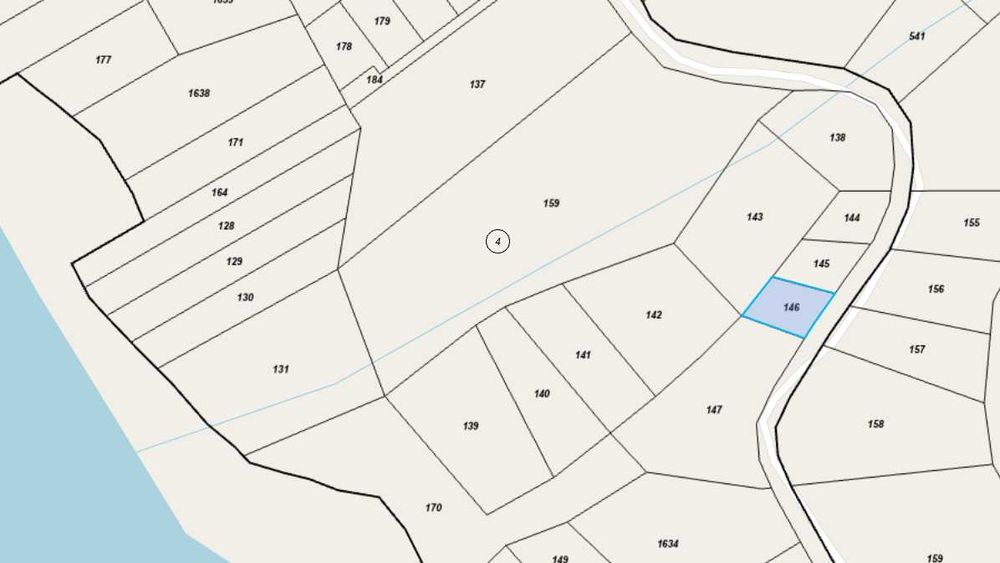 Продавам земеделска земя на Язовир Батак, в ОУП на гр. Батак.