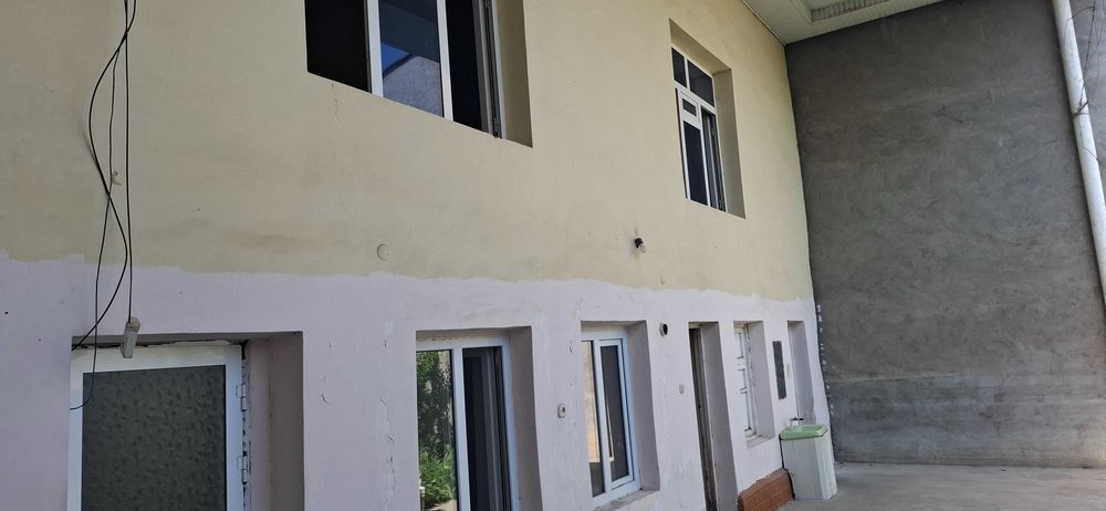 6 sotix xovli sotiladi