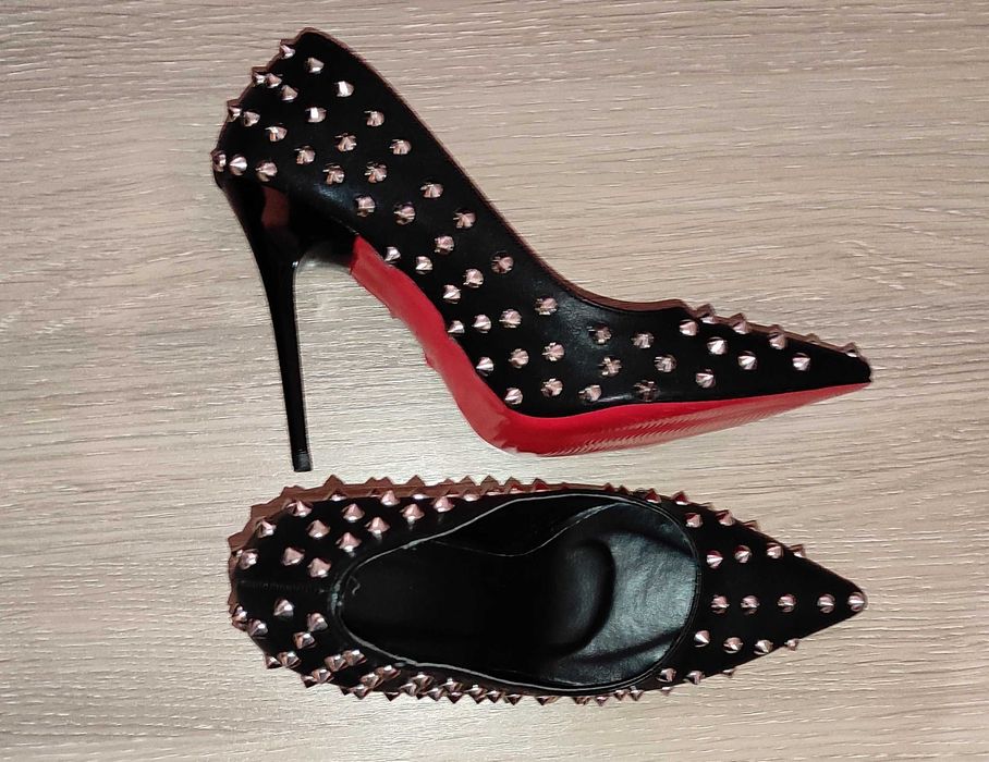 Кожаные лодочки с шипами