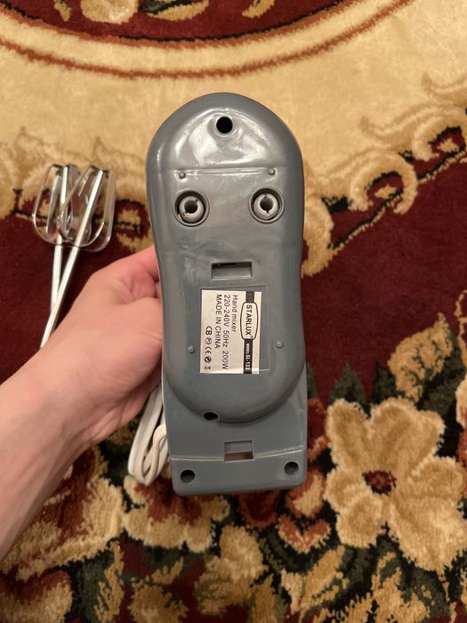 Yengi kichkina blendr karobkasi eskirib ketgan faqat