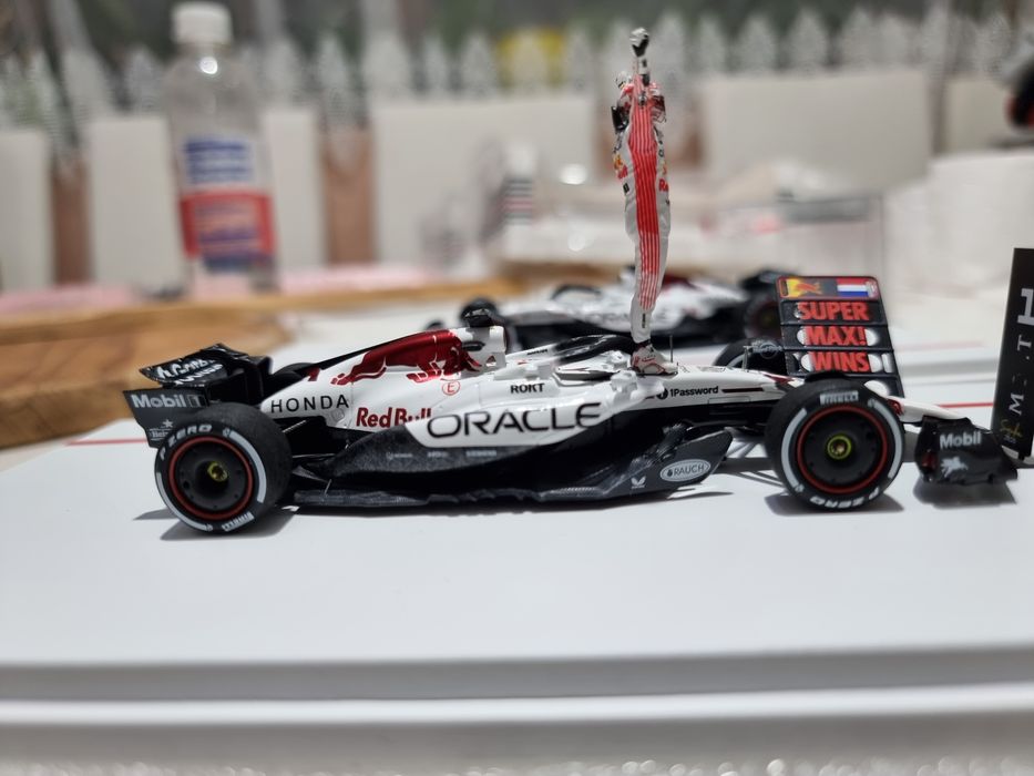 Red bull rb21 japanese gp winner Max Verstappen 1:43 spark