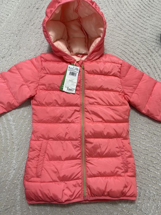 Продам новую куртку  весеннею рост 152см