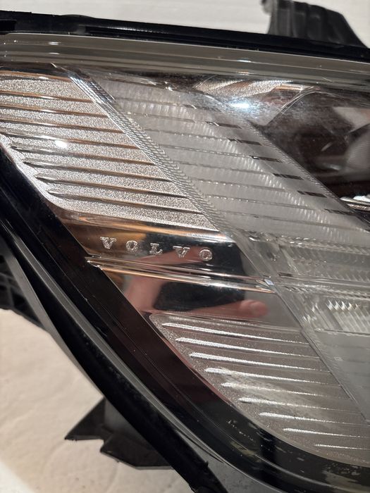 Десен фар Volvo V60