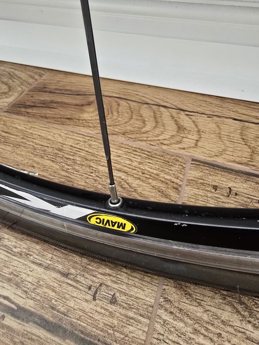 Roata fata Mavic Ksyrium Equipe 28 inch 700c anvelopa bonus (cursiera, single speed, fixie)