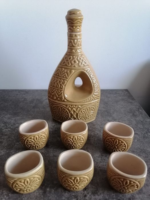 Vând set tradițional decorativ sticlă+6 pahare țuică