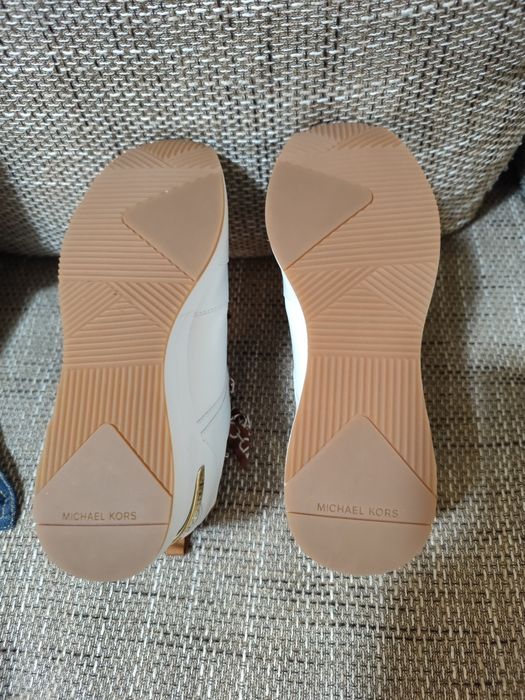 Vând adidași Michael Kors model  Women's Georgie Bow Trainer Sneakers