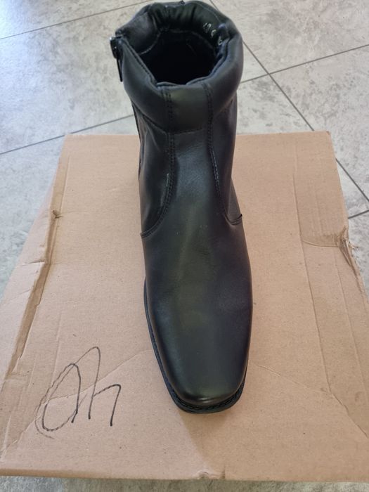 Боти от естествена кожа