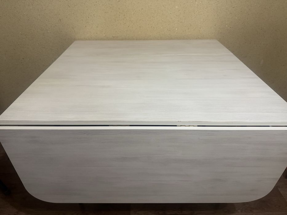 Стол  белый, раздвежной