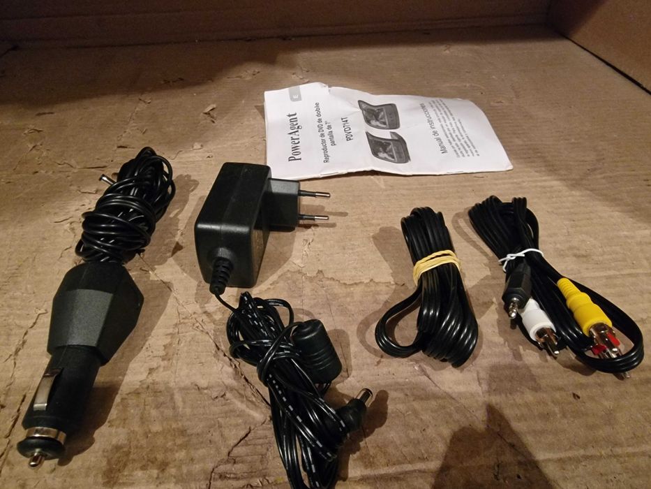 DVD плейър с два екрана Power Agent PDVD714T