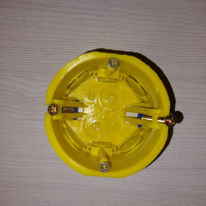 Подрезетник для гипсокартона. Пр-во Legrand