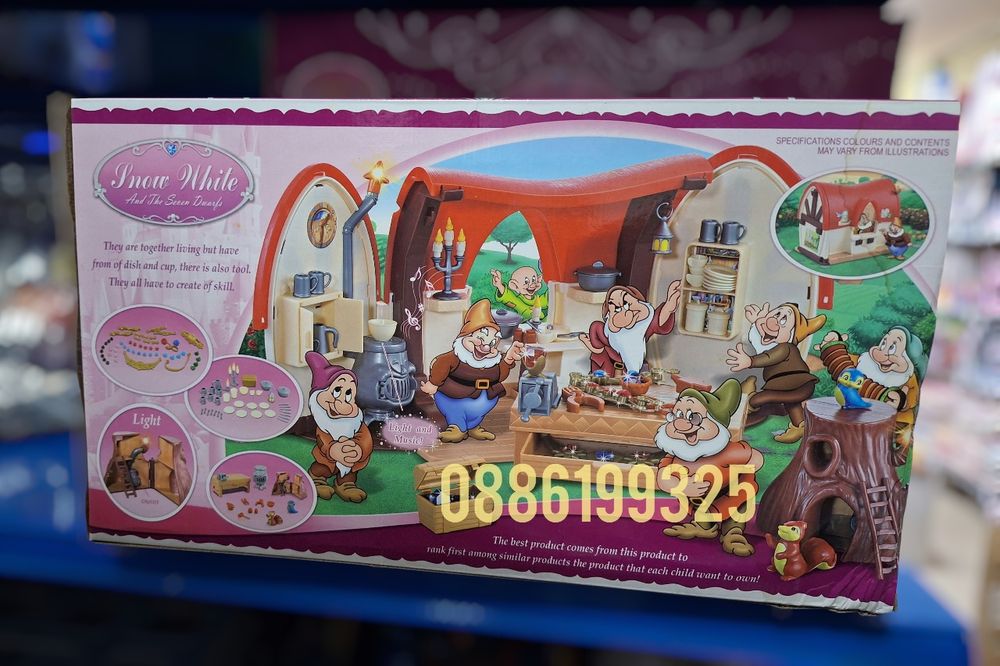 Къщата на Снежанка и Седемте джуджета – Играчка с музика и светлини