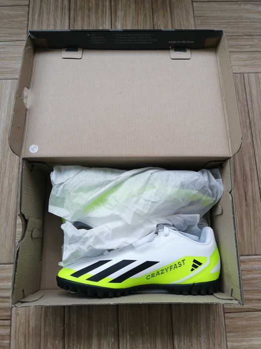 Футболни обувки за деца adidas