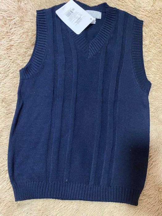 Продам жилеты для мальчиков