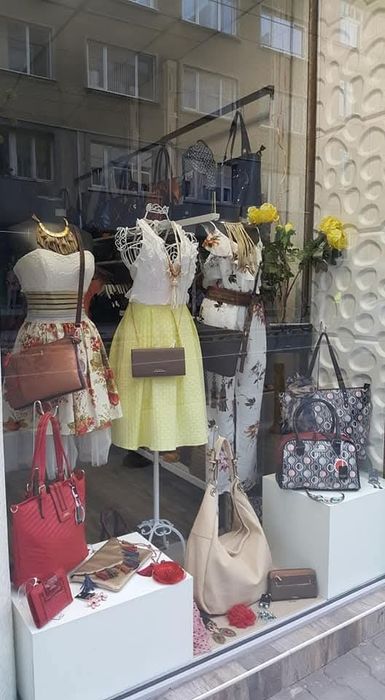 Ликвидация дамски дрехи и чанти