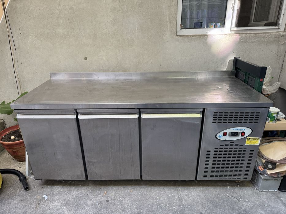 Masă frigorifică profesională inox – 3 uși – 189 cm – stare bună