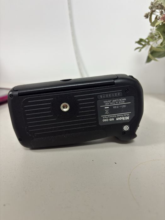 Grip Nikon MB-D80 ( pt Nikon d80,D90)