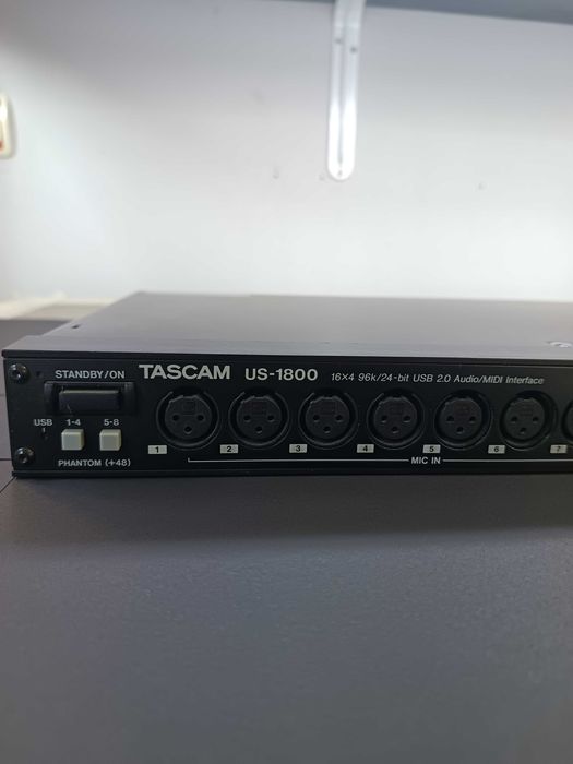 Студийна аудио карта TASCAM US-1800 с фантомно захранване