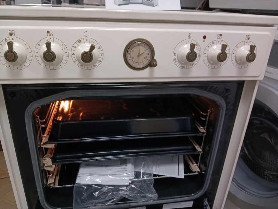 Чисто нова свободно стояща печка с керамичен плот Gorenje ретро дизайн с две години гаранция!