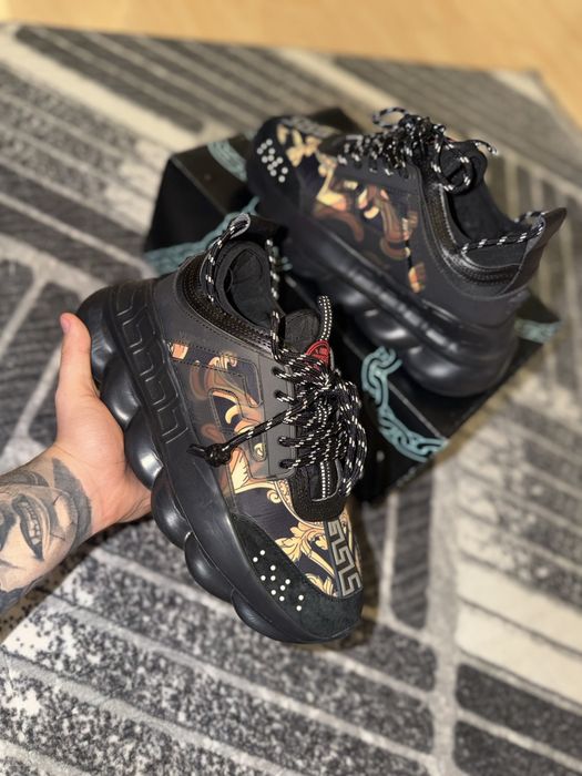 Adidasi chain reaction