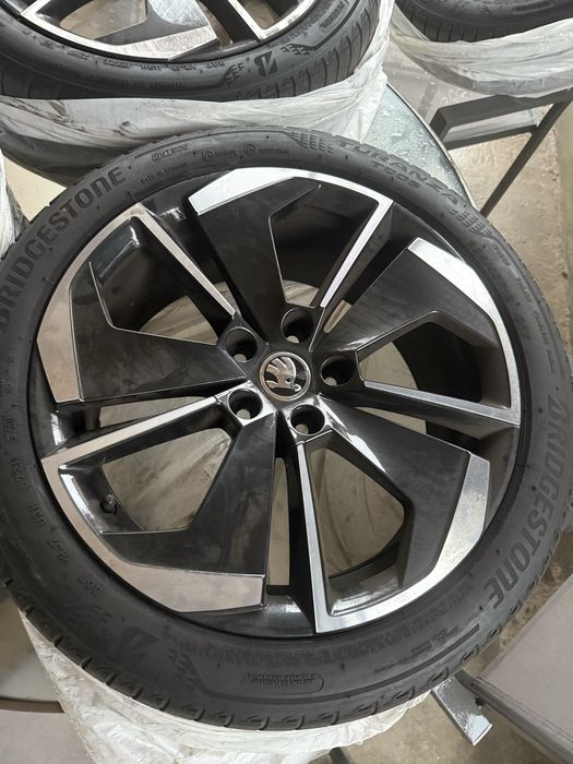 Jante Skoda Comet vRS OEM R18 + Anvelope Bridgestone de vara