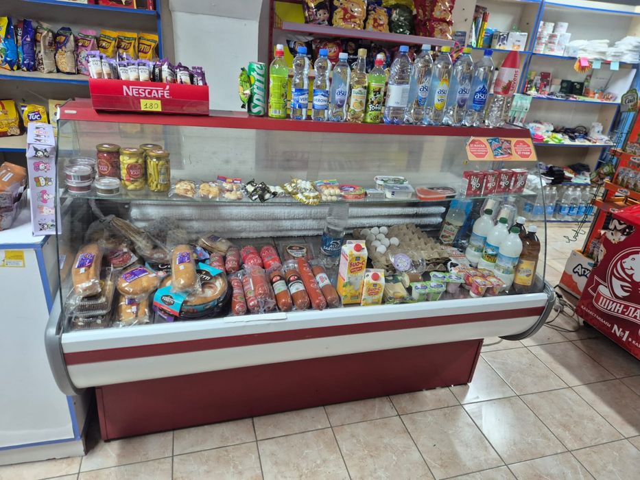продам витринный холодильник