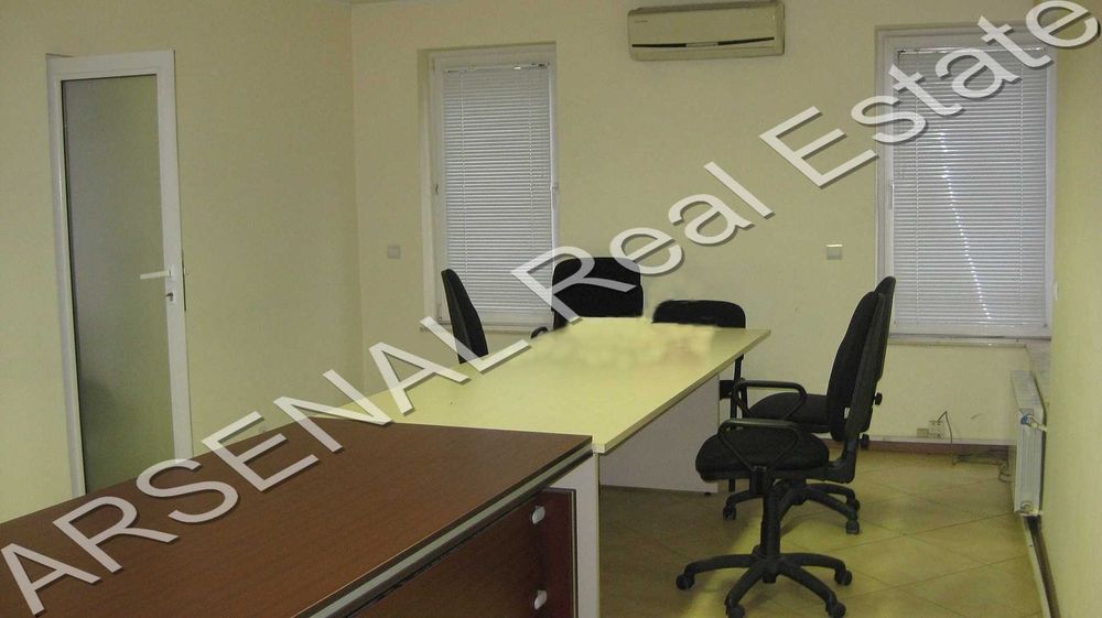 Офис под наем, Център