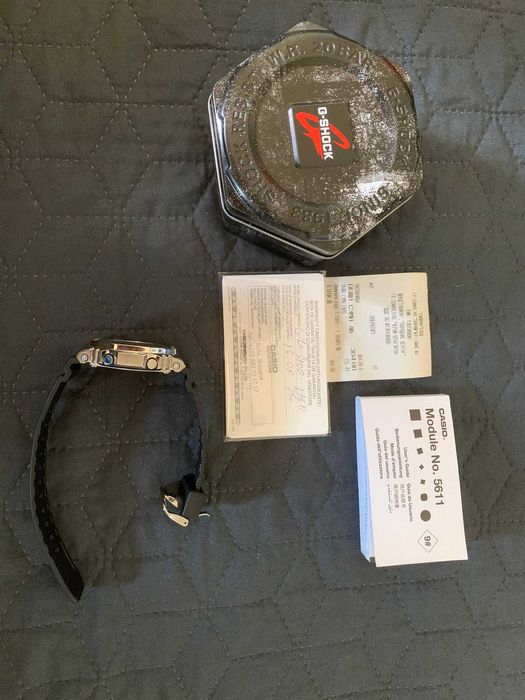 Часовници Lotus Chrono и Casio G-Shock