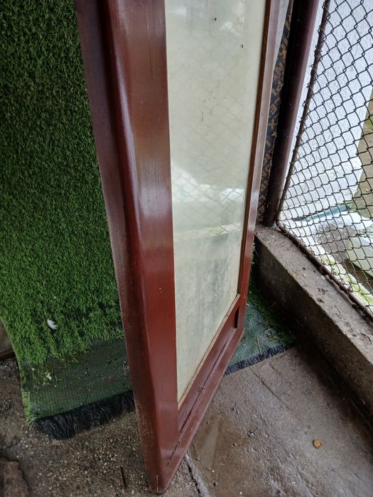 Vând oglindă foarte veche de peste 150 de ani în stare bună.