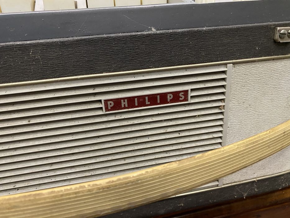 Стар магнетофон на филипс