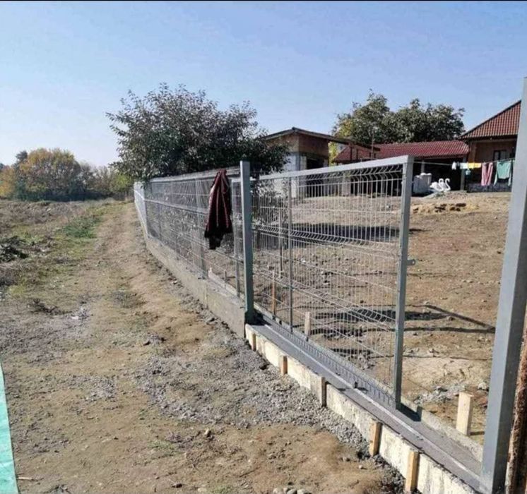 Vand garduri și porți exact la comanda clientului