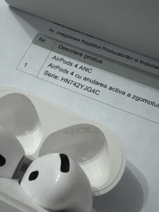 Apple AirPods 4 cu Active Noise Cancellation (ANC)