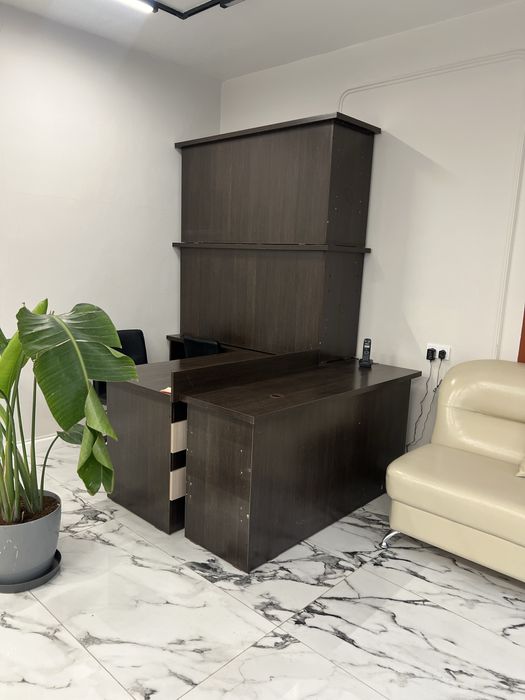 Продам хорошие столы для офиса