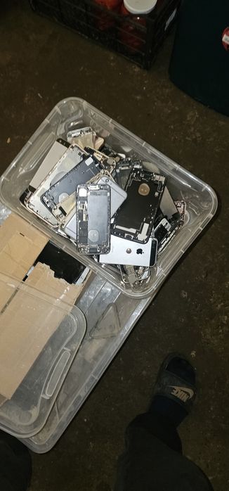 Vand piese telefoane