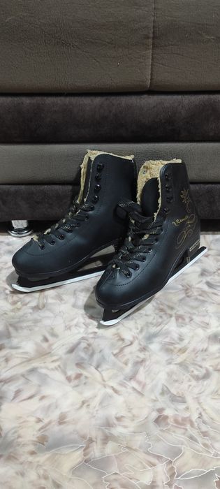 Фигурные коньки женские