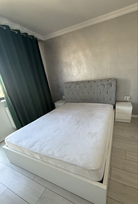 Vand pat 160/200 cu saltea inclusa si 2 noptiere