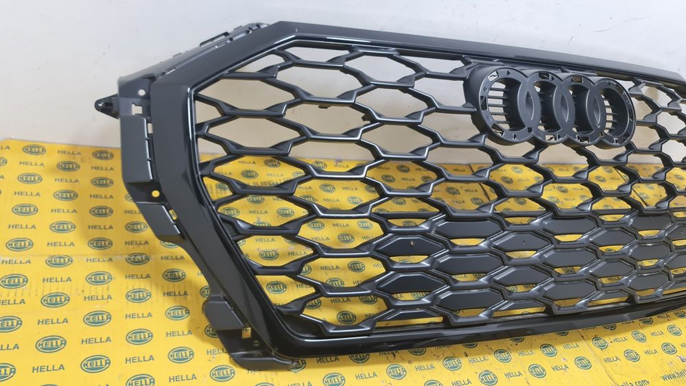 Grila masca radiator bara fata Audi Q3 F3 83F853651c S line black