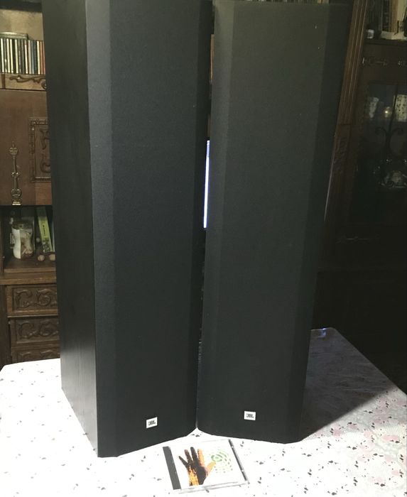 Vand boxe JBL -puternice si elegante