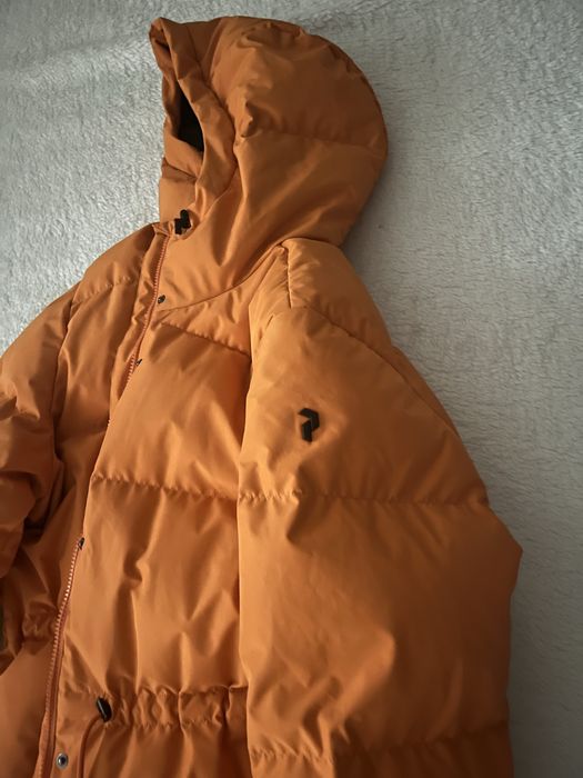 Geaca de puf Peak Performance noua