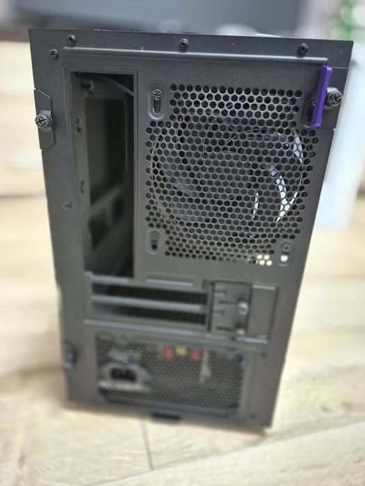 Carcasa NZXT H210i + sursa Segotep 500w modulara.