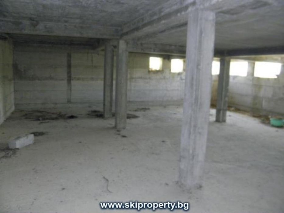 Имот с гледки към планината в Гуцал!