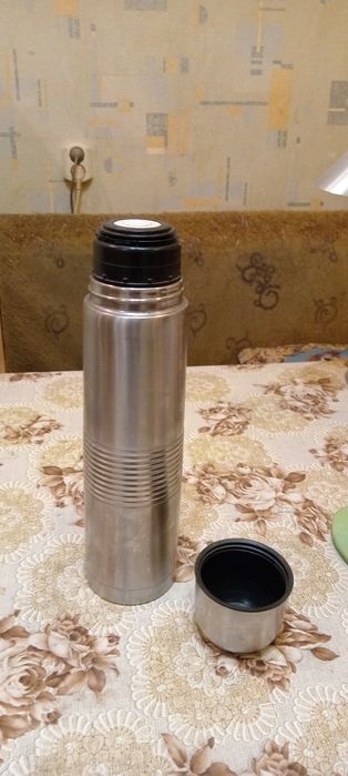 Термос новый на 1 литр