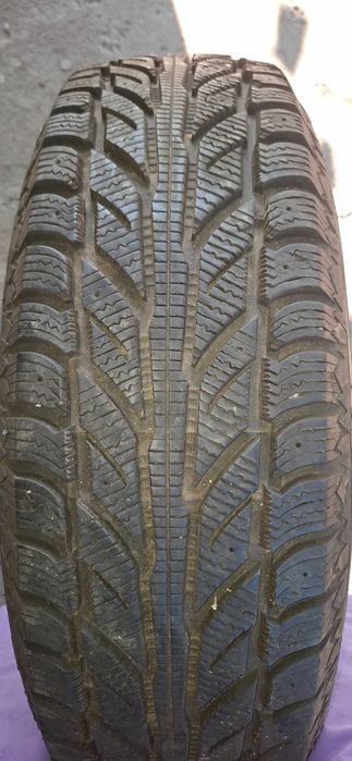 Vând 4 genti de aluminiu echipate cu cauciucurile de iarna 225 75 R16