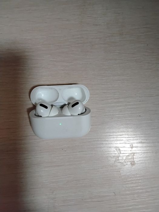 Продам наушник айрподс про оригинал