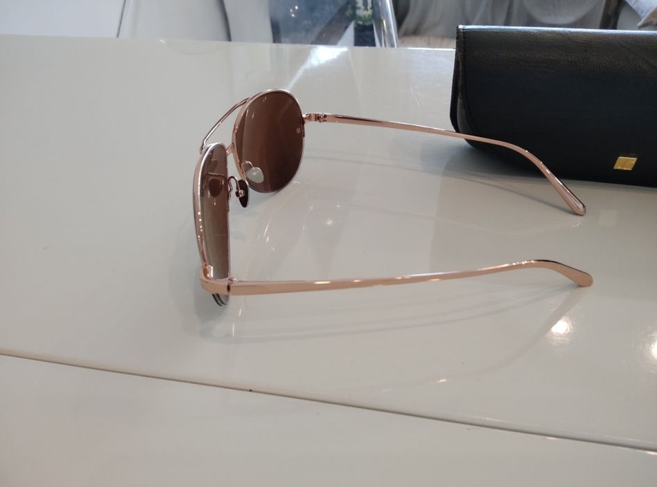 Linda Farrow слънчеви очила