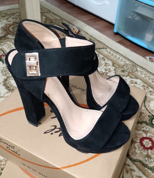 Босаножки замшевые